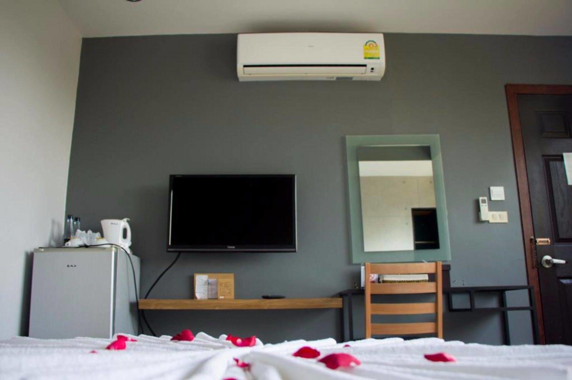 Hotel Royal Nine Kanchanaburi Esterno foto